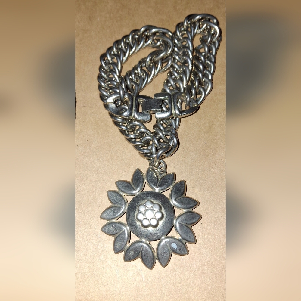 Heavy Link Choker Necklace Stylized Flower Pendant Unsigned